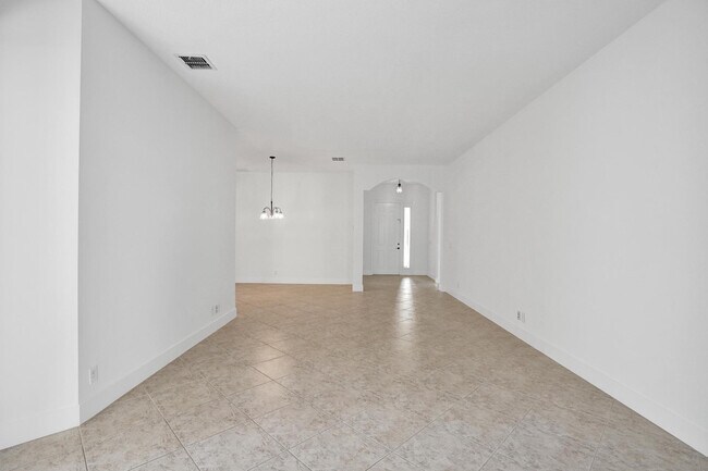 Building Photo - 118 NW Pleasant Grove Way