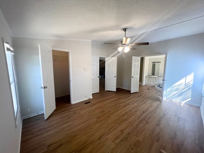 Building Photo - LEASING NOW FOR NOVEMBER 2025!