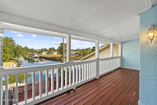 Building Photo - 1335 Capri Dr