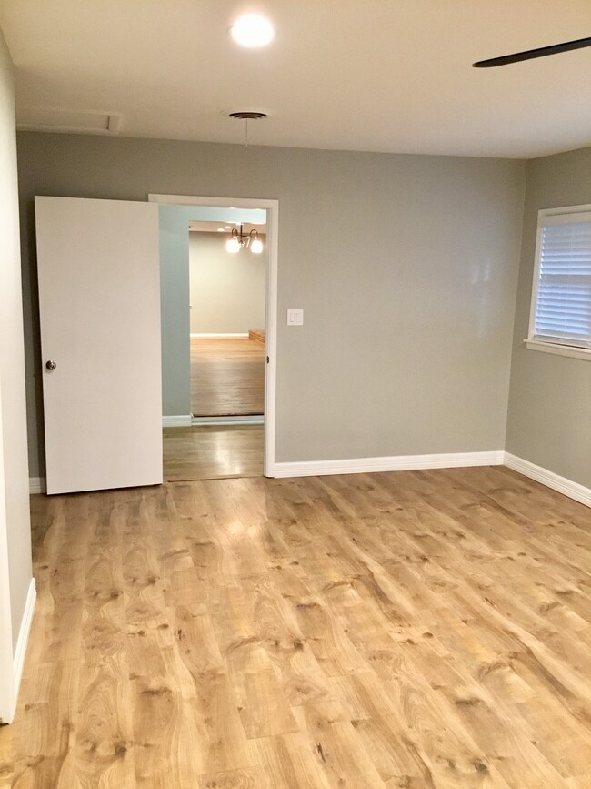 Master Bedroom - 3250 Bilglade Rd