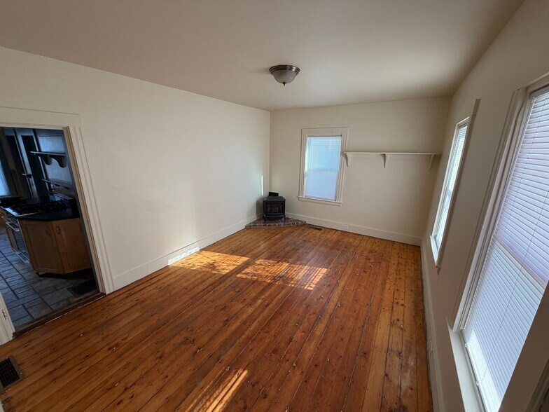 Building Photo - 127 Church Ave