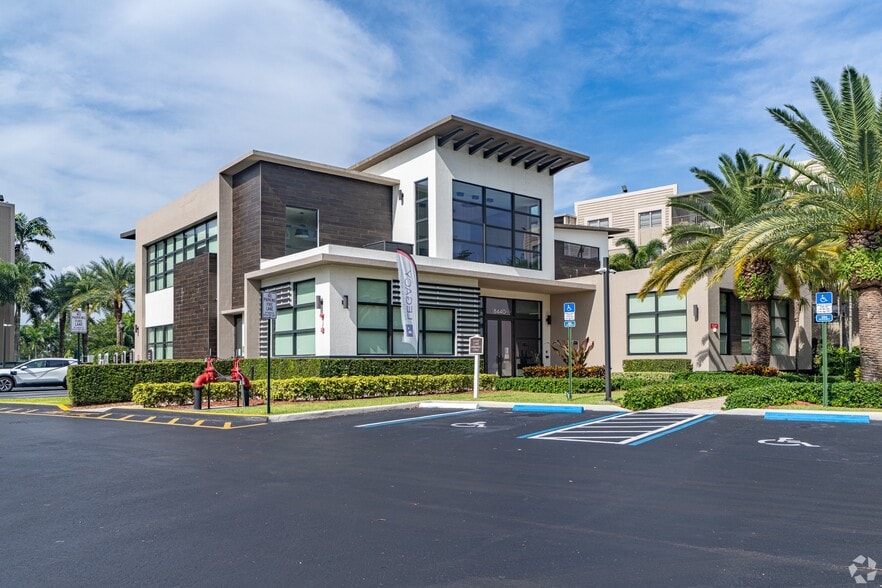 Building Photo - Legacy Lake Vista
