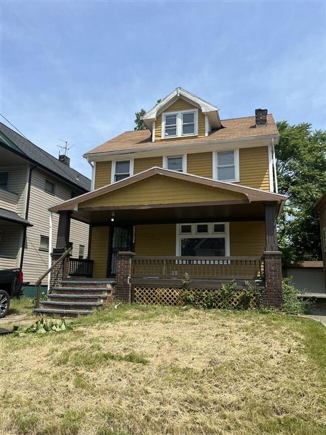 Building Photo - Beautiful two-story