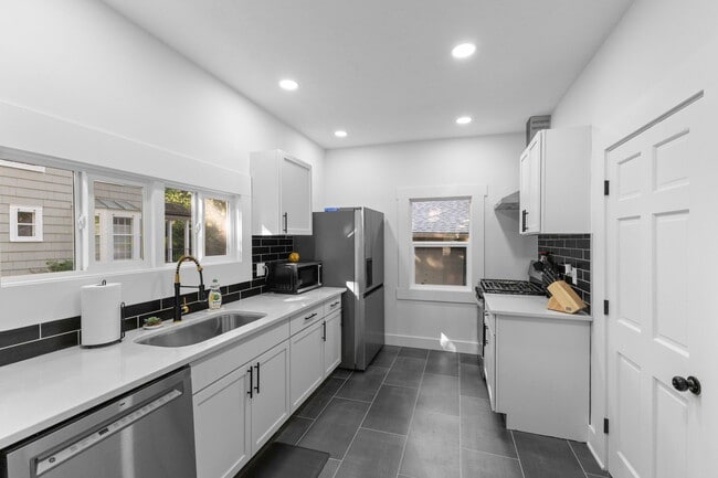 Building Photo - 3750 Totem Ln