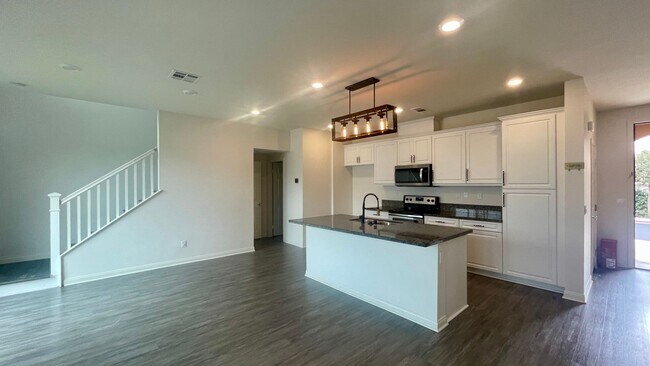 Building Photo - 3 Bdrm, 2.5 Ba Townhouse w/2 Car Attached Garage Available For Rent