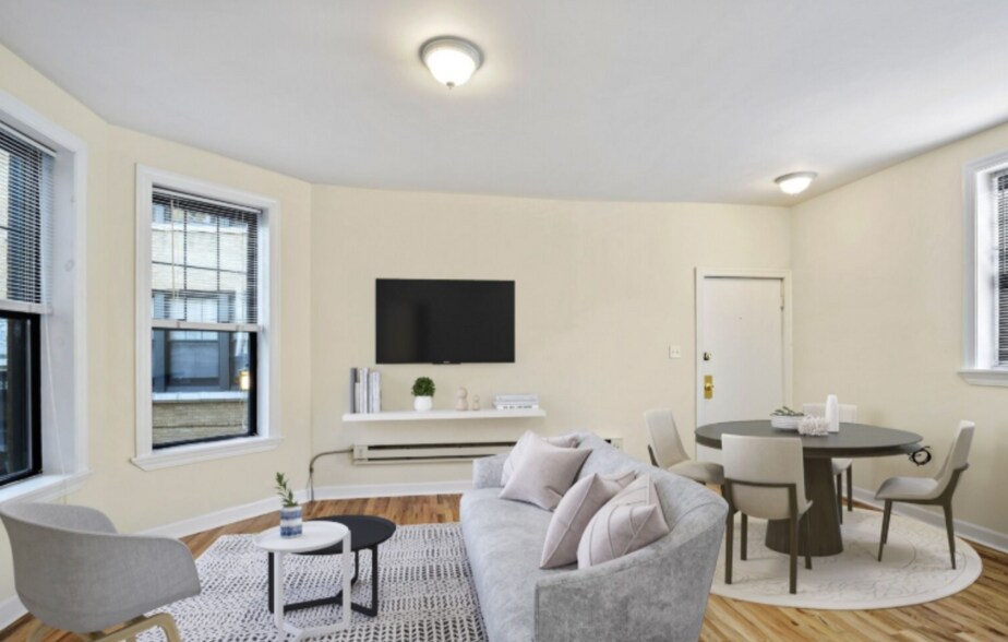 Building Photo - 723 W Barry Ave