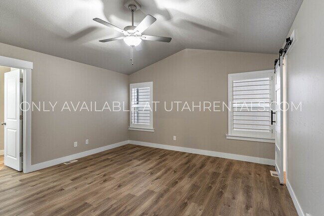 Building Photo - 4143 N Fairfield Dr