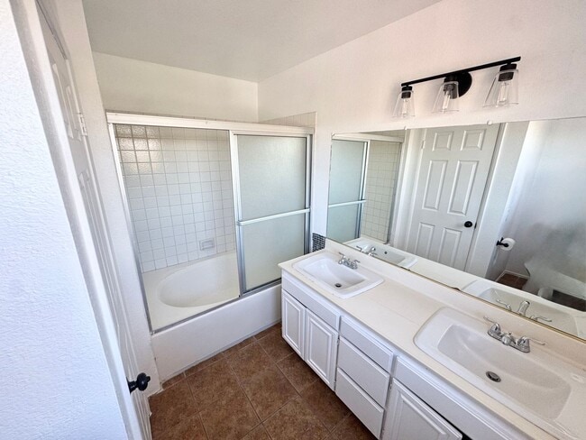 Building Photo - Beautiful cul-de-sac Home