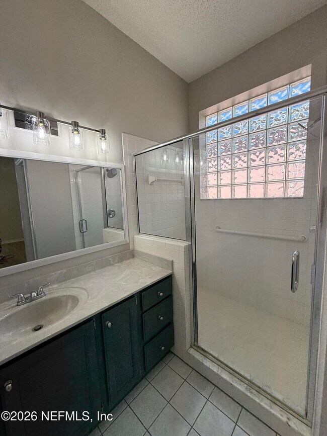 Building Photo - 256 Kingston Dr