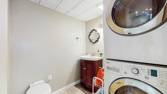 Building Photo - 14 Chestnut St