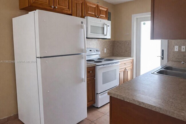 Building Photo - 4396 SW 25th Terrace