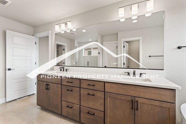 Building Photo - Breathtaking Pikes Peak Views in Desirable Wolf Ranch - 4 bedroom, 3 Full Bath, Office and Loft, ...