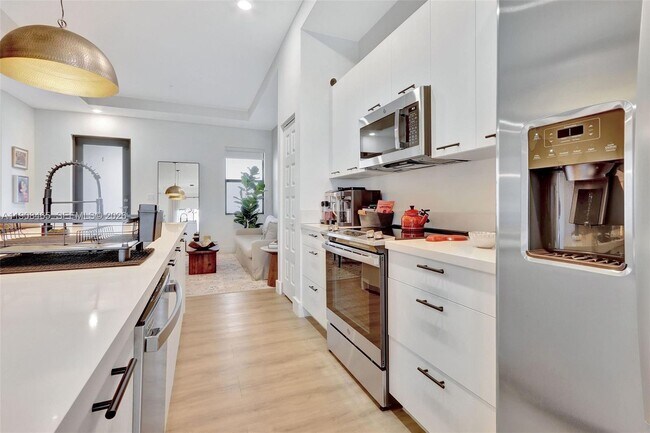 Building Photo - 8005 NW 104th Ave