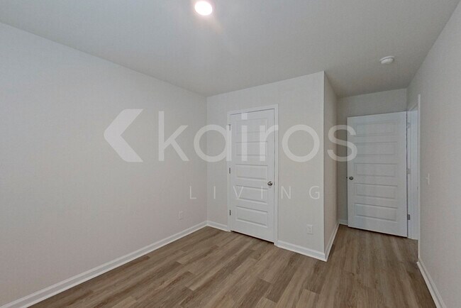 Building Photo - 102 Inez Ave