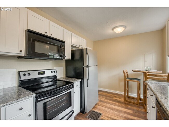 Building Photo - 1174000