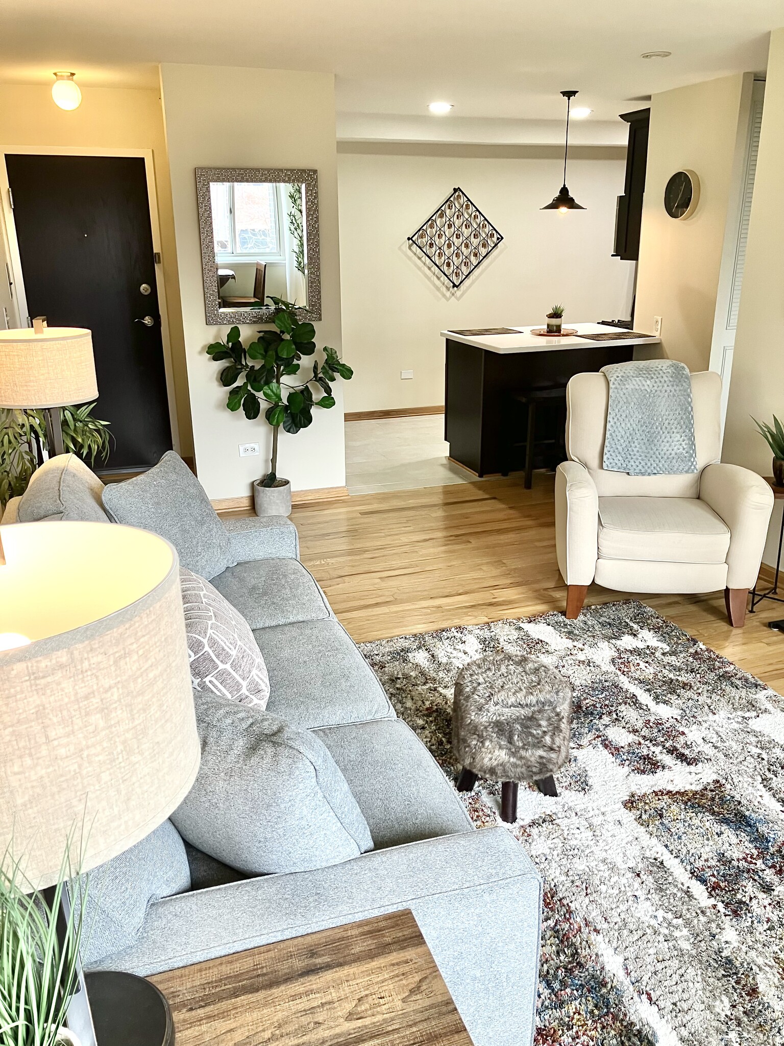 Building Photo - 515 W Wrightwood Ave