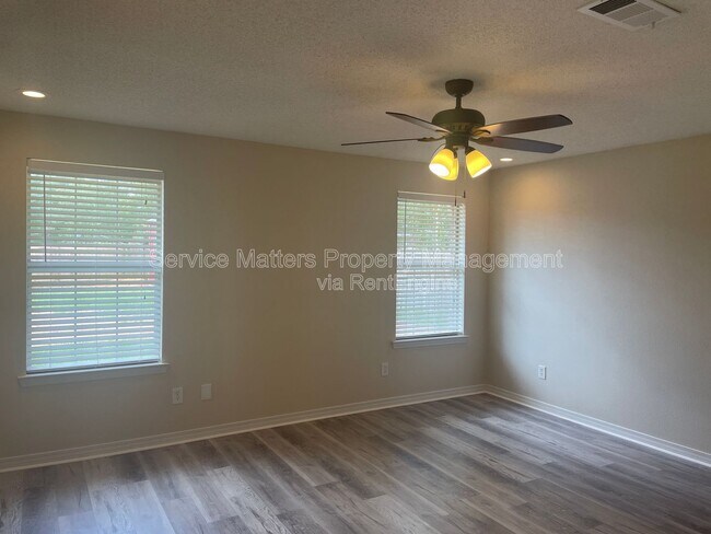 Building Photo - 5728 Dove Dr