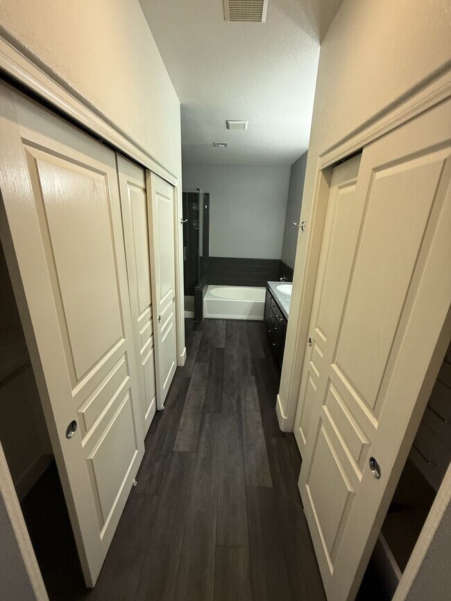 Building Photo - 821 Peachy Canyon Cir