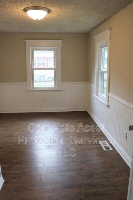 Building Photo - 105 Norton St