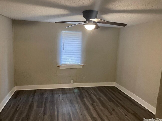 Building Photo - 202 Roosevelt Rd