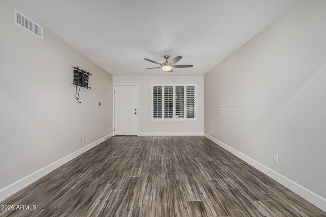 Building Photo - 3217 N Ellis St