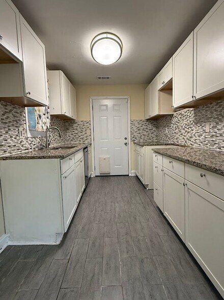 Building Photo - 1327 Kenilworth Dr SW