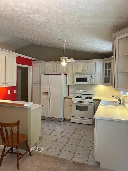 Building Photo - Room in House on Sugar Crest Dr