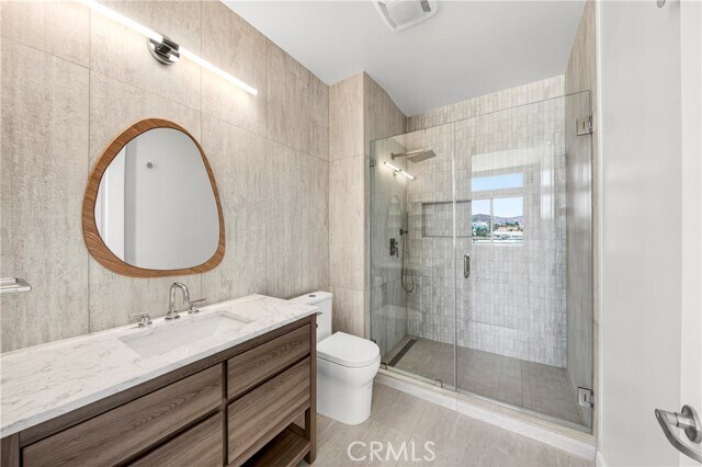 Building Photo - 401 N Serrano Ave