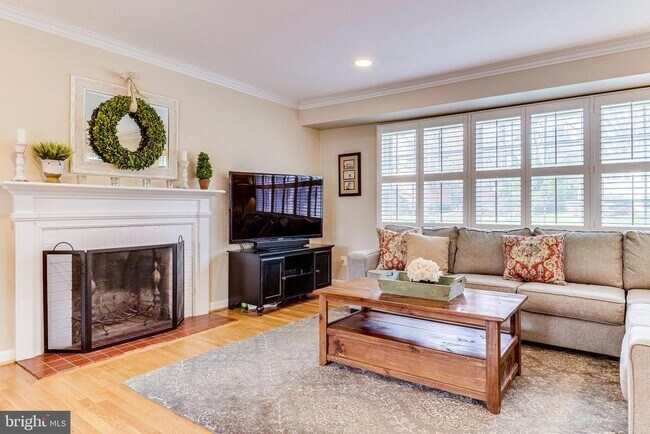 Building Photo - 6519 Engel Dr