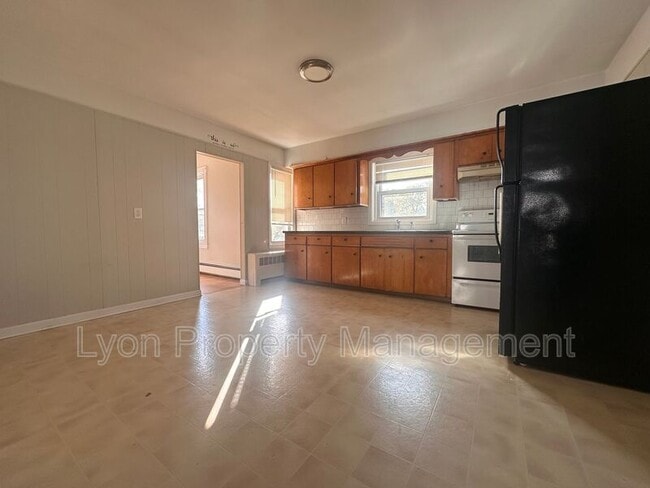 Building Photo - 9 Church St