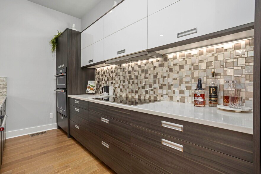 Building Photo - 326 Clay