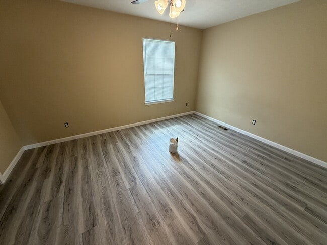 Building Photo - 202 Pineview Dr