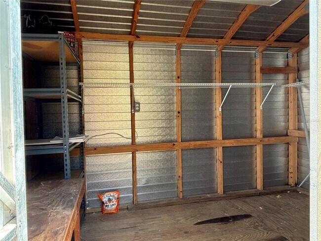 Building Photo - 10123 Bay Ave