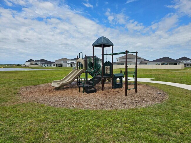 Building Photo - Palm Bay Paradise