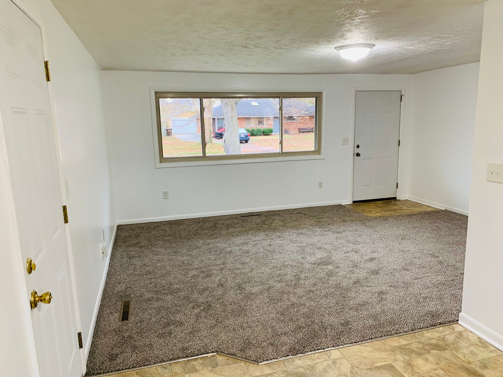 New carpeting/Lots of windows - 4796 Lamme Rd