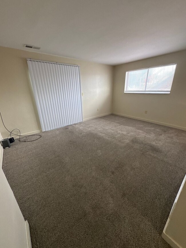 Building Photo - 568 E 250 N