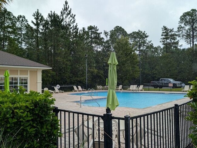 Building Photo - Stunning Townhome off SR 16 on Sebatian Cove