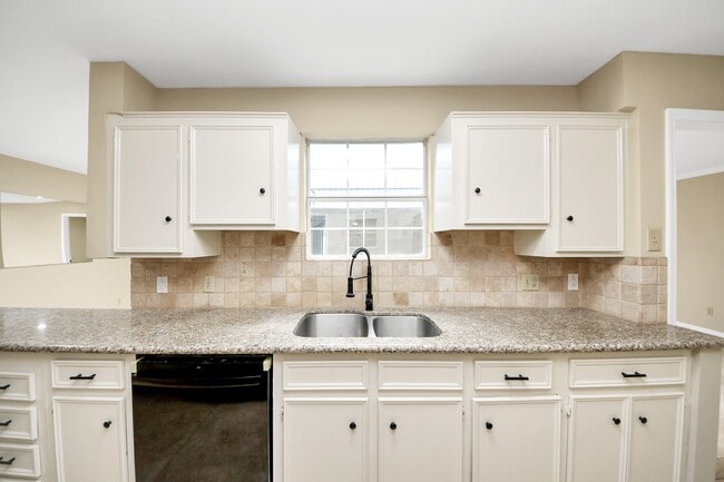 Building Photo - 5 Tiffany Square