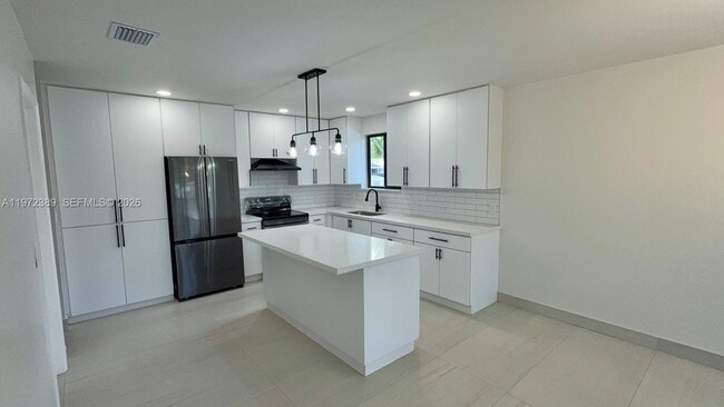 Building Photo - 800 Jann Ave