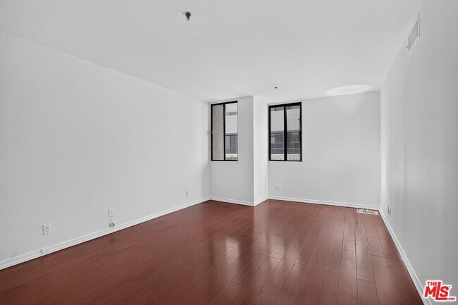 Building Photo - 10660 Wilshire Blvd