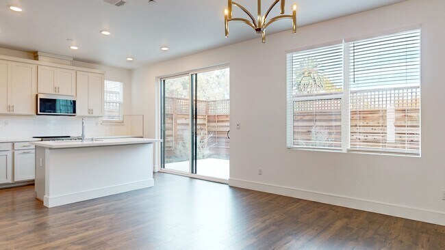 Building Photo - Beautiful and Bright 3 Bedroom 2.5 Bathroom Home with 2 Car Tandem Garage! PG&E Included!