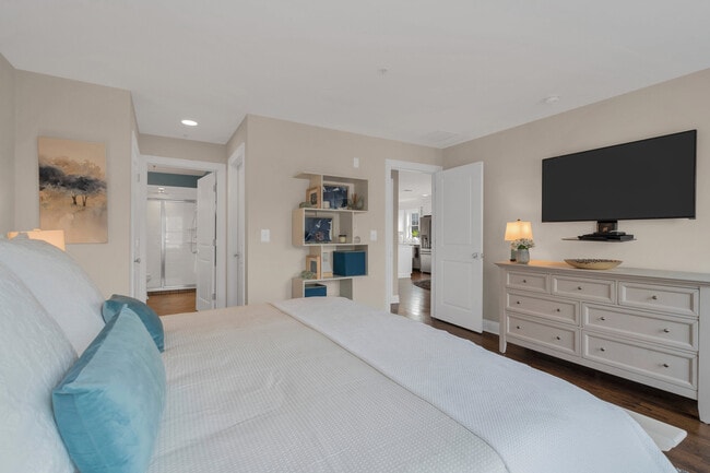 Building Photo - 308 Morris Ave