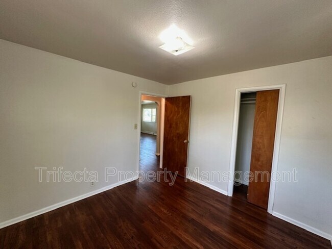 Building Photo - 622 Miller Dr