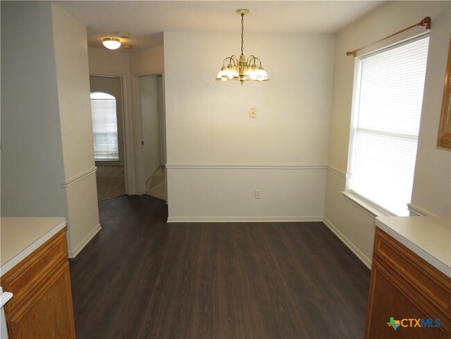 Building Photo - 2706 David Dr