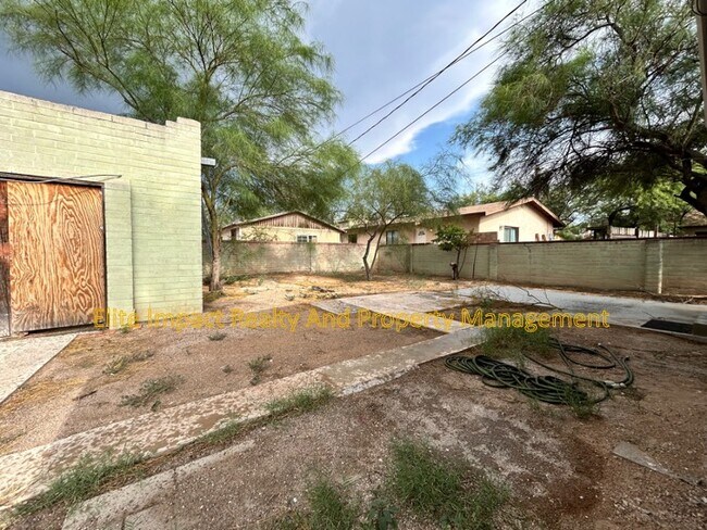 Building Photo - 1330 N Tyndall Ave