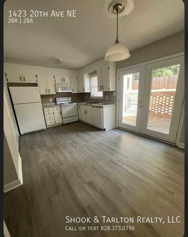 Building Photo - 1423 20th Ave NE