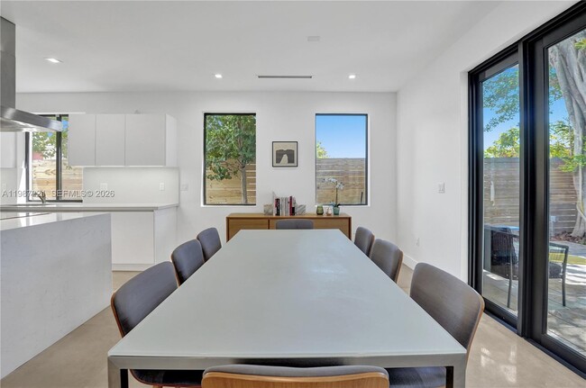 Building Photo - 3465 SW 3rd Ave