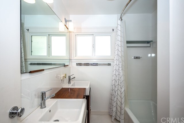 Building Photo - 3367 Roxanne Ave