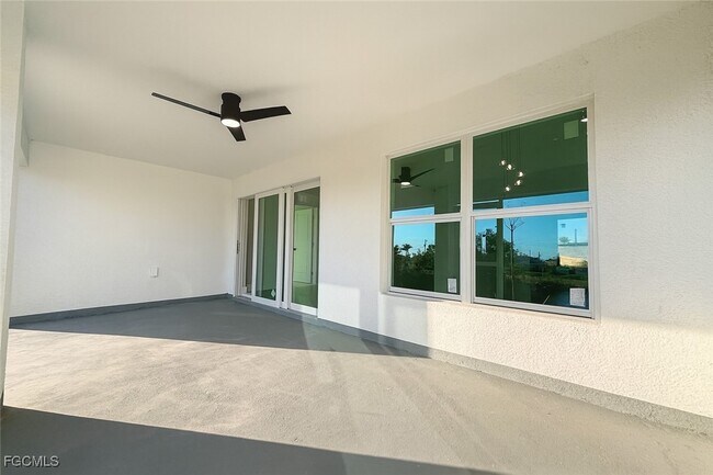 Building Photo - 112 NW 23rd Ave