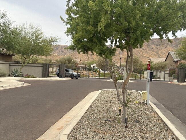 Building Photo - 1649 W la Mirada Dr